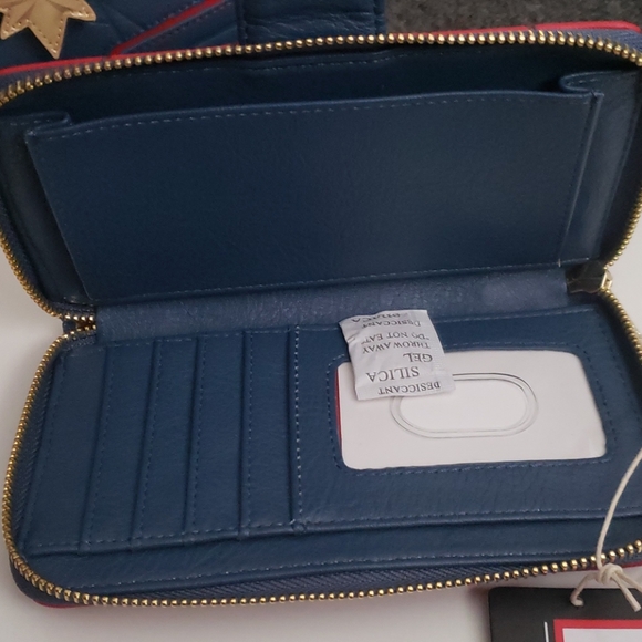 Loungefly Captain Marvel Crossbody/Wallet set - Picture 6 of 7